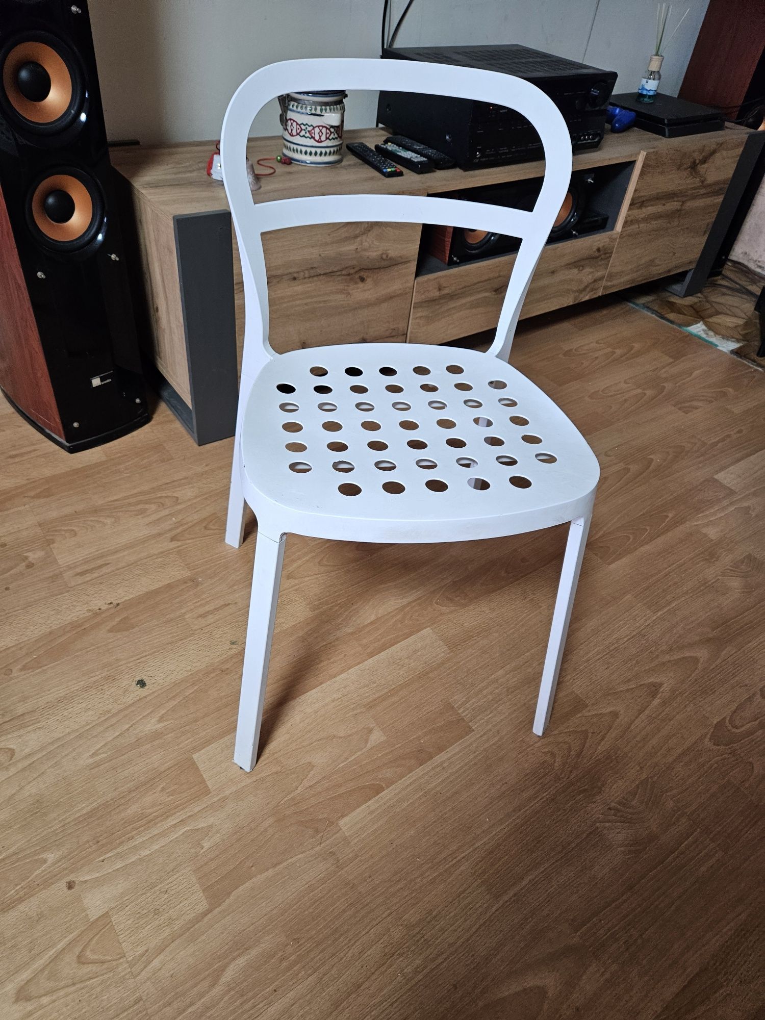Krzesła aluminiowe białe