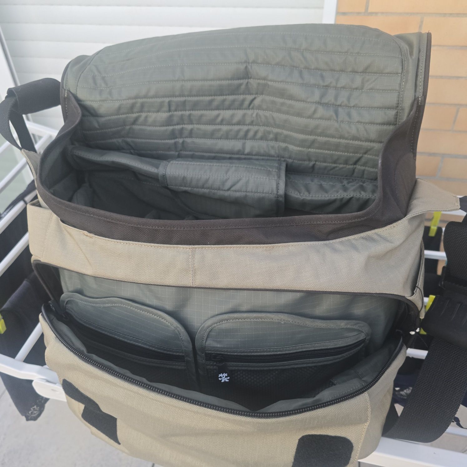 Bolsa Cranmpler  para material fotografico com 9 compartimentos