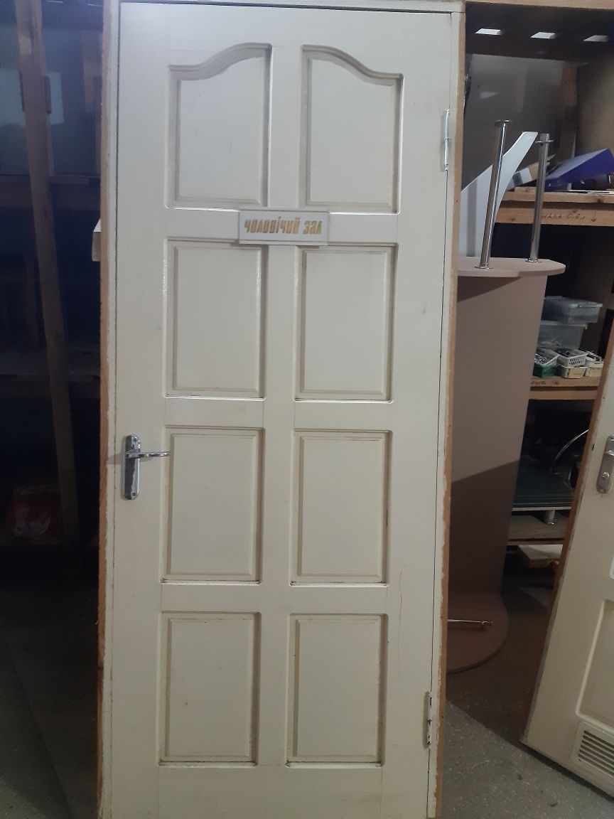 Продам дерев'янні двері б/у