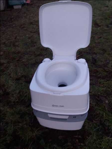 WC przenośne  firmy THETFORD QUBE XG - stan bdb. 295 zł