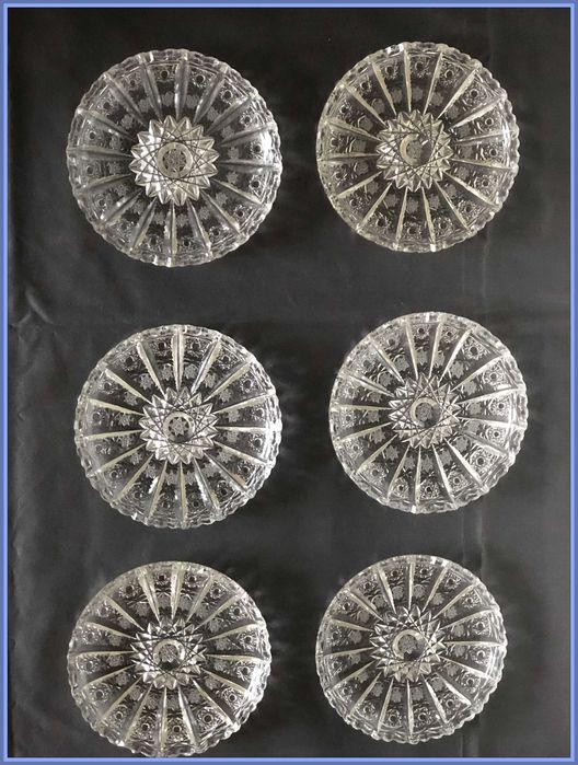 Sprzedam szklane talerzyki  PRL ze szlifem  6 sztuk