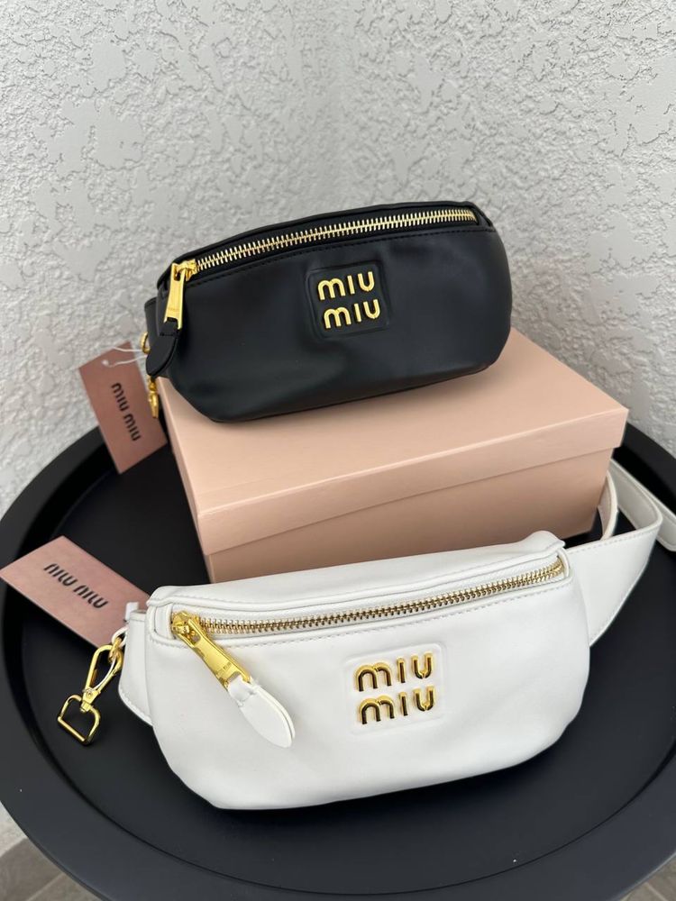 Сумка бананка в стилі Miu Miu