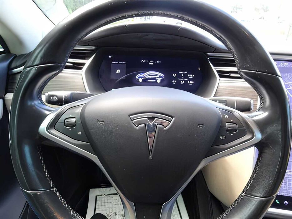 Tesla Model S      2015