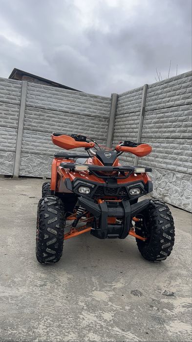 Квадроцикил в хорошому стань