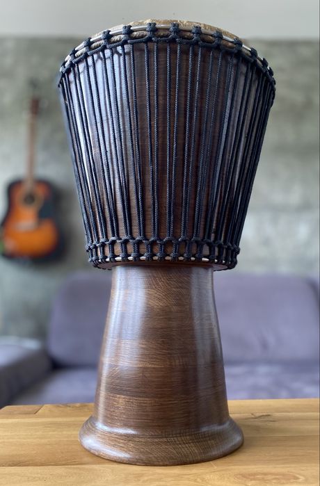 Djembe dębowe. Bęben afrykański.