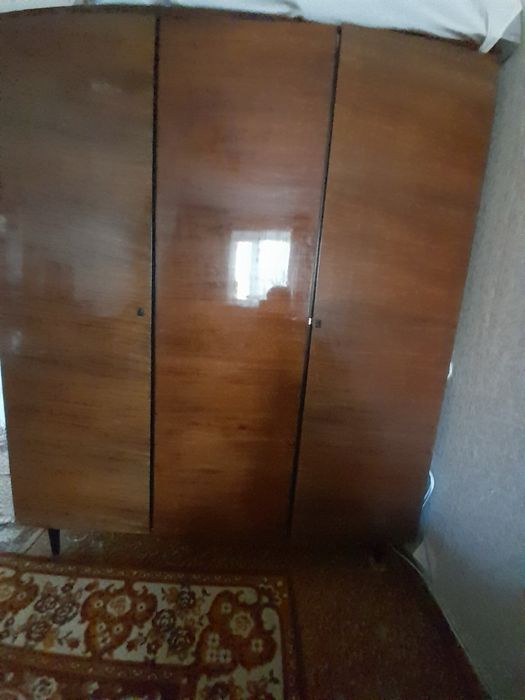 Продаю деревянный шкаф бу