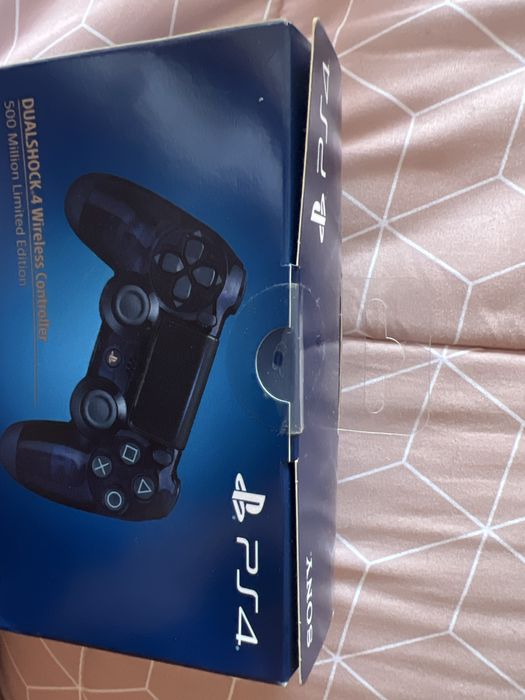 Comando PS4 500 Million Limited Edition fechado