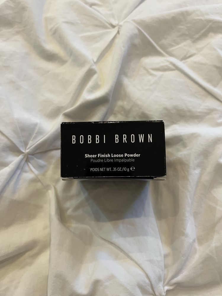 Puder sypki Bobbi Brown Pale Yellow Transparentny