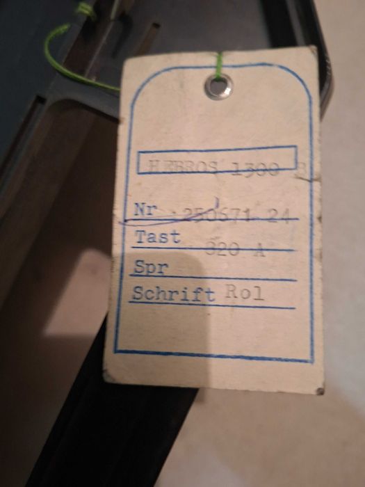 Maszyna do pisania Hebros 1300F z walizką – PRL – polskie znaki