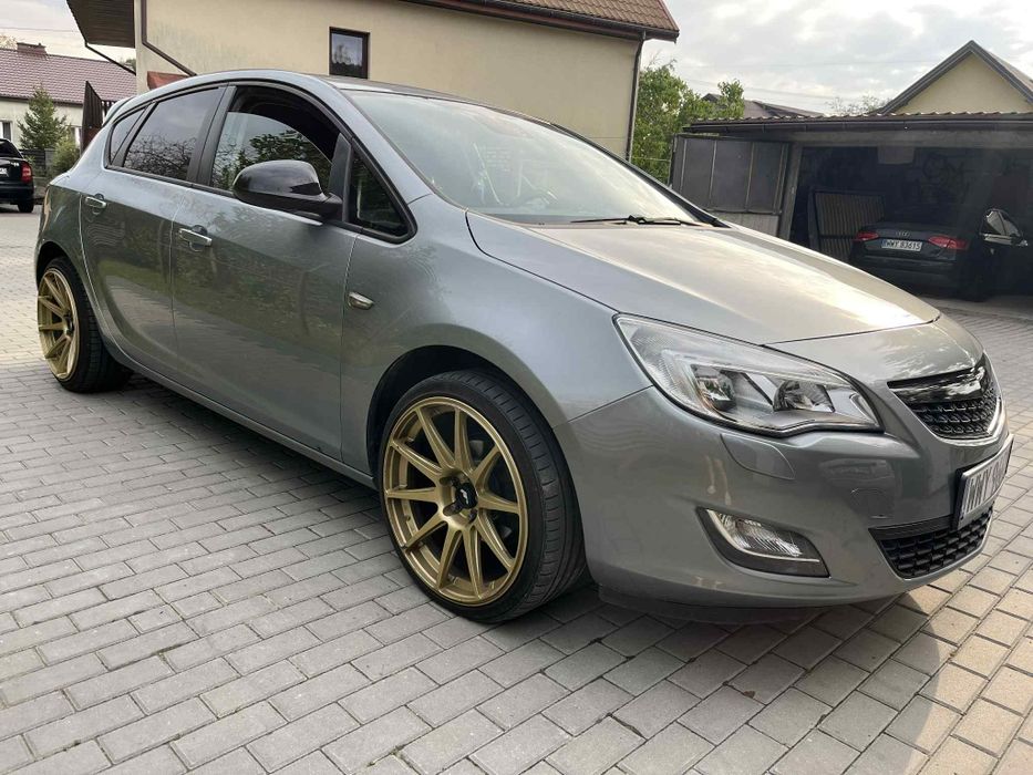 Opel Astra J 2010
