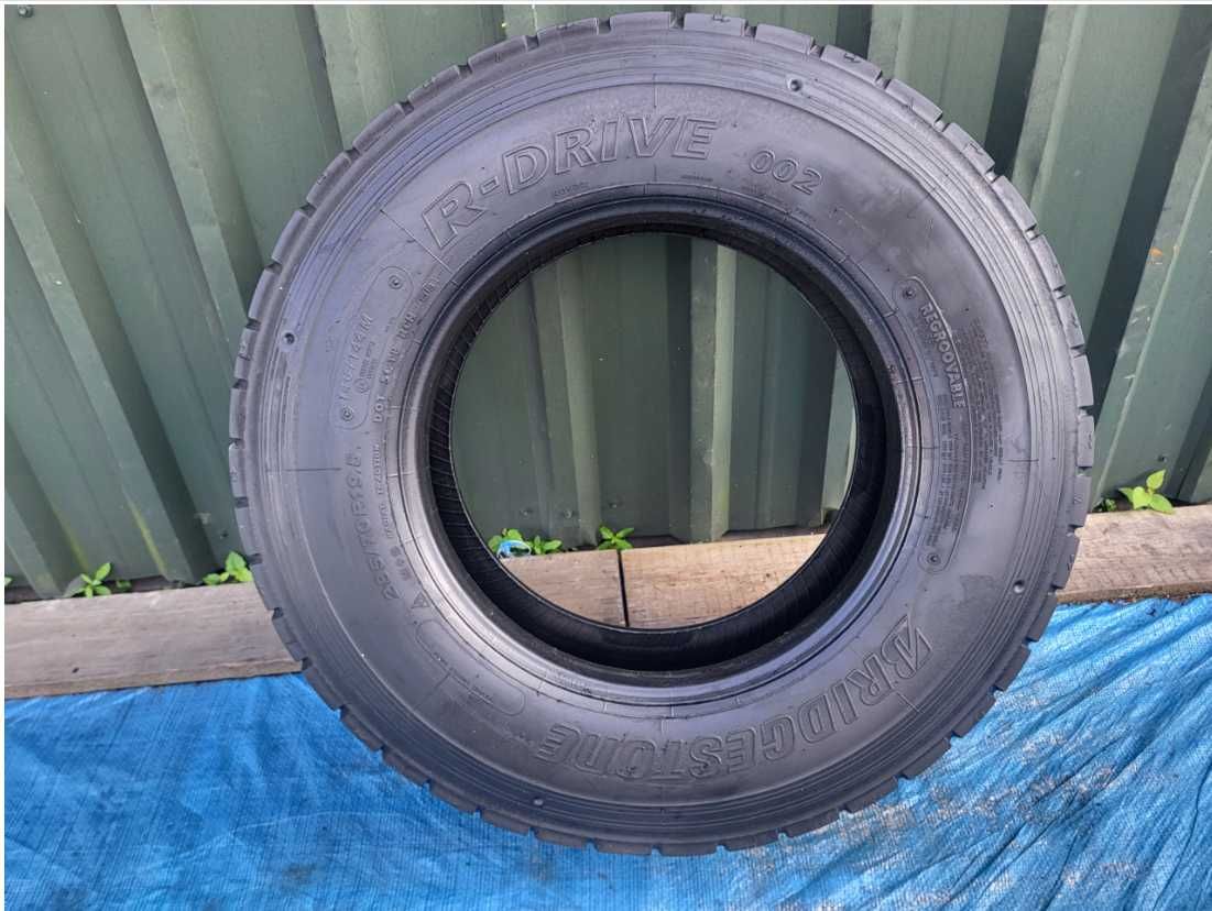 Opona Bridgestone 285/70 - R 19,5 19.5 R Drive 002