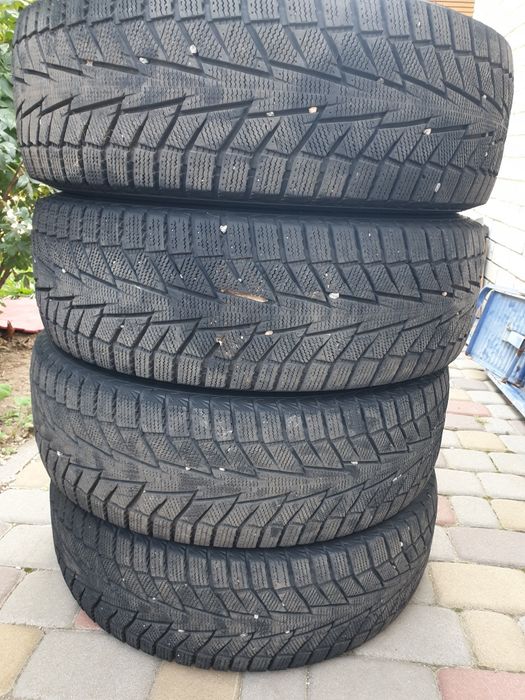 215 65 16  Hankook Winter Izept IZ2
