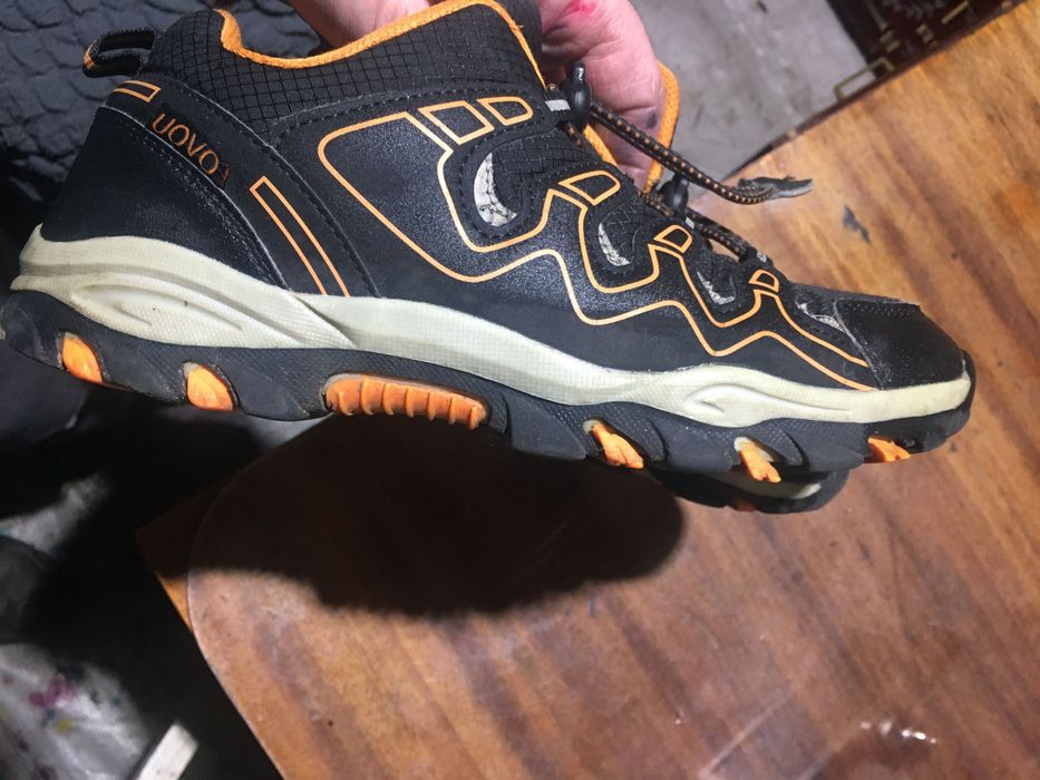 Кросівки осінні.