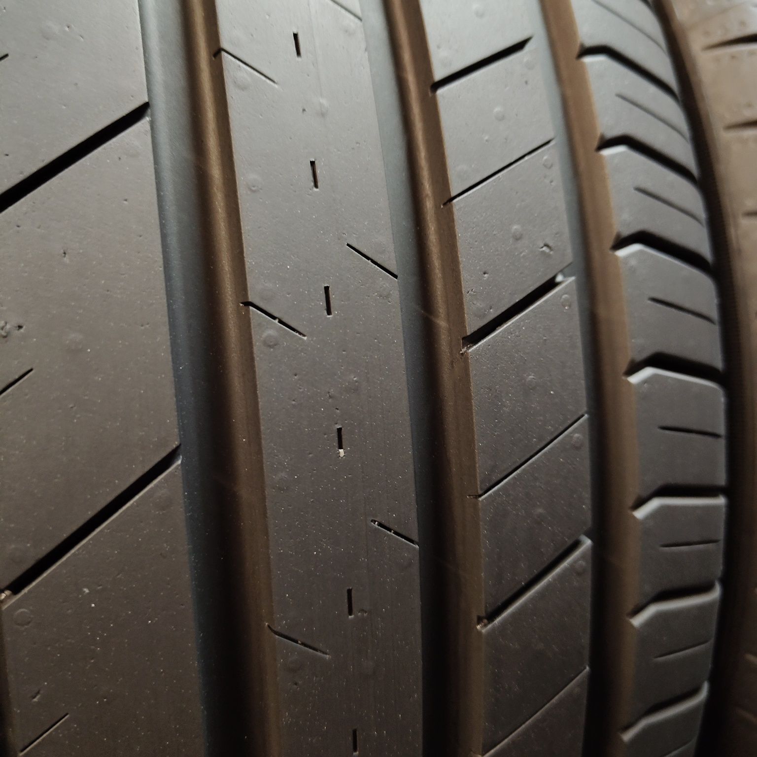 235/45/19 XL Sprzedam parę opon letnich Nexen