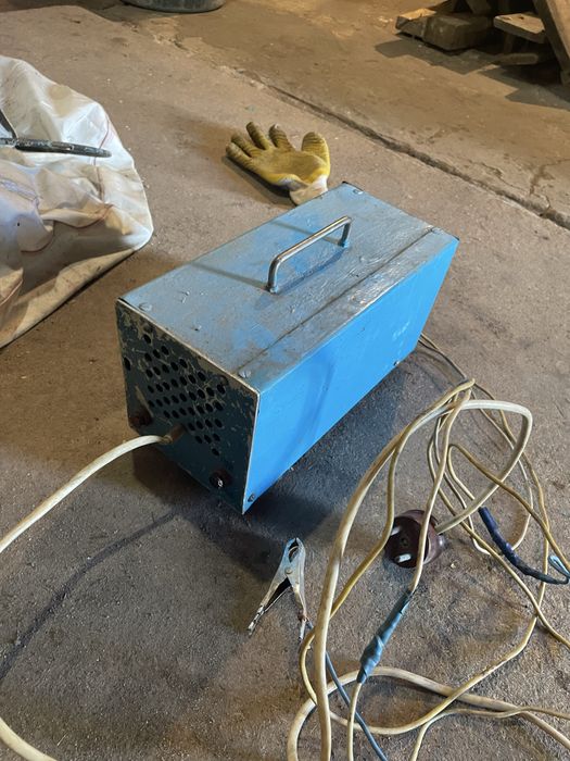 Зарядний пристрій для акумуляторів 12v