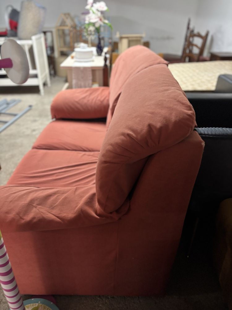 Sofa laranja de 2 lugares