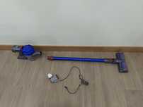 Aspirador Dyson UK com adaptador corrente