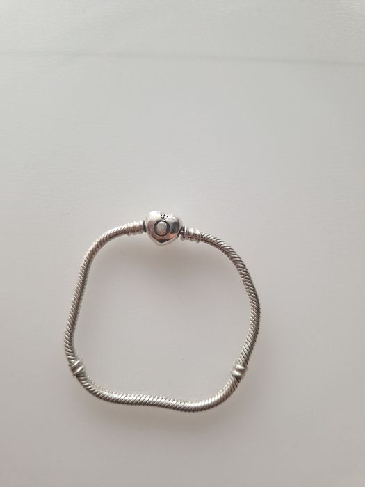 Bransoletka Pandora roz. 18 + charmsy