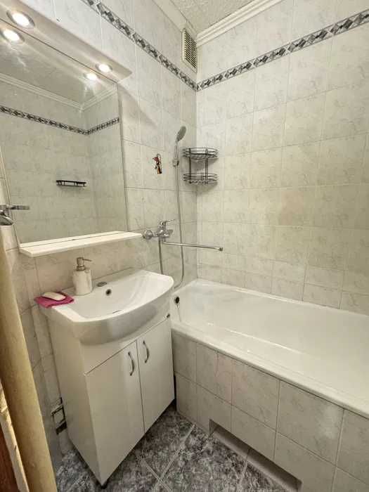 продаж 2 кім Лариси Руденко метро Позняки  Піраміда пр Бажана Безнал