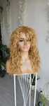 Lekka peruka fale afroloki Frida słoneczny blond naturlany efekt