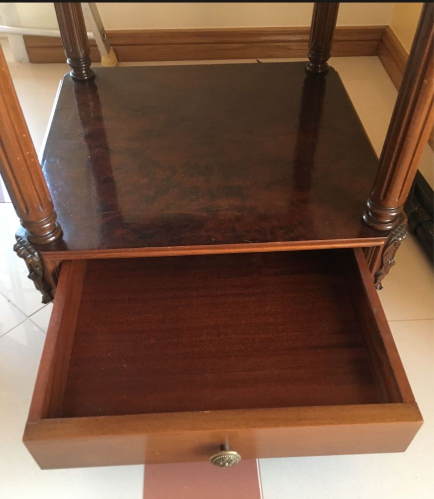 Mesa de centro nogueira com gaveta