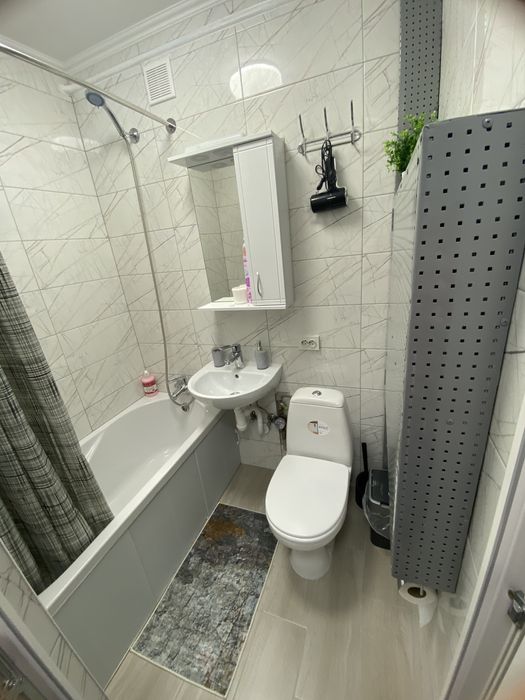 Подобово однокімнатна квартира ,Проспект,Формаркет,готель Буковина