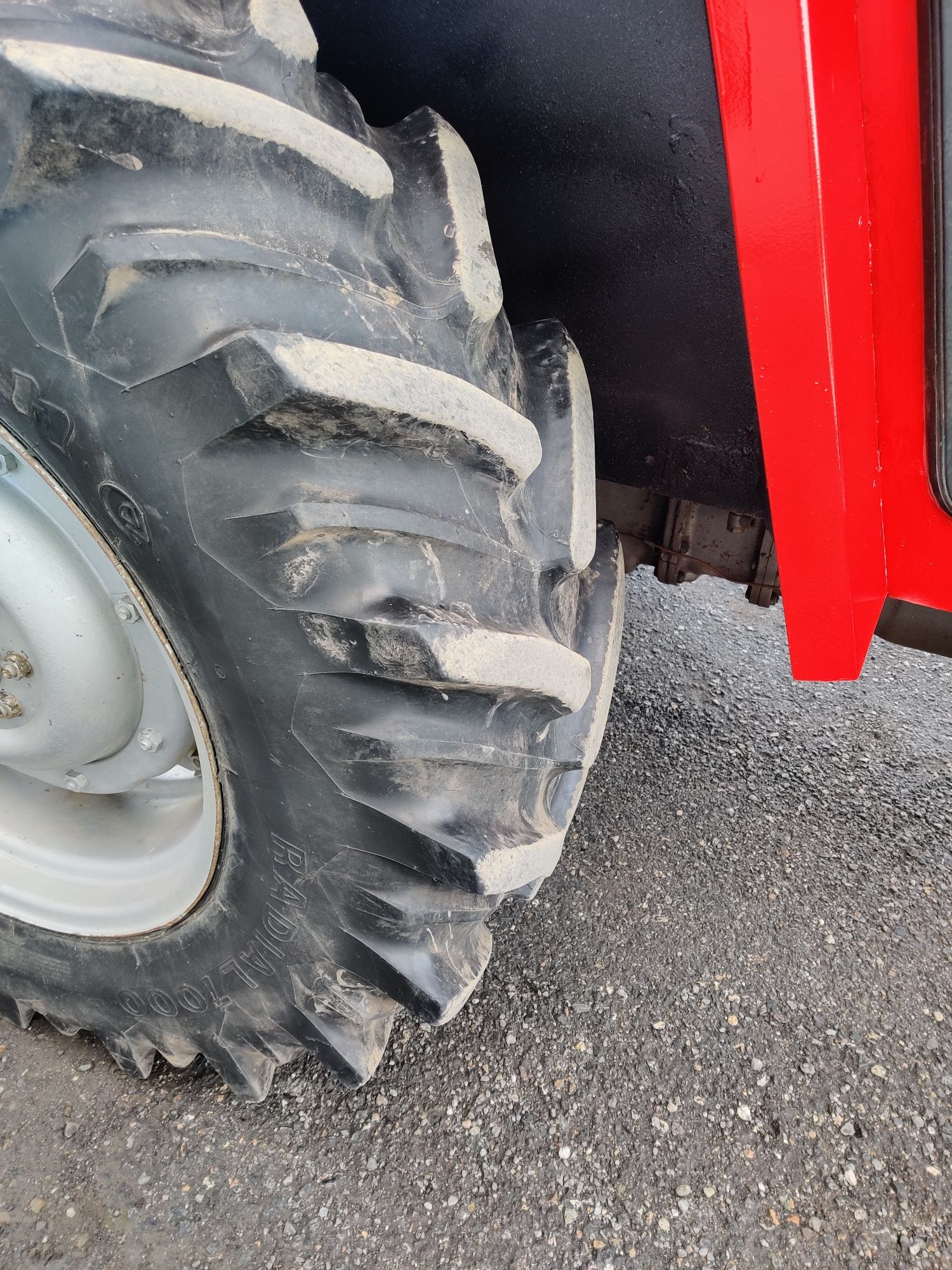 Massey Ferguson 575