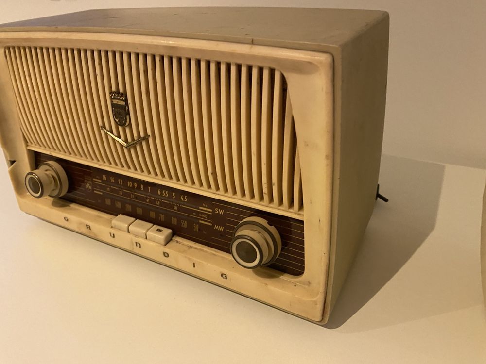 Radio antigo de coleção Grundig