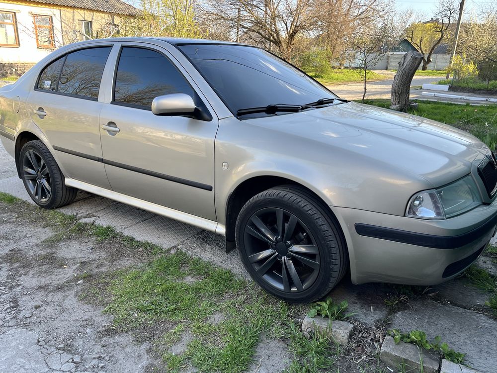 Шкода тур-2005 1.6 MPI
