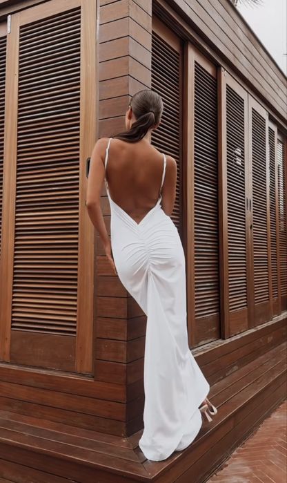 Платье красное с открытой спиной