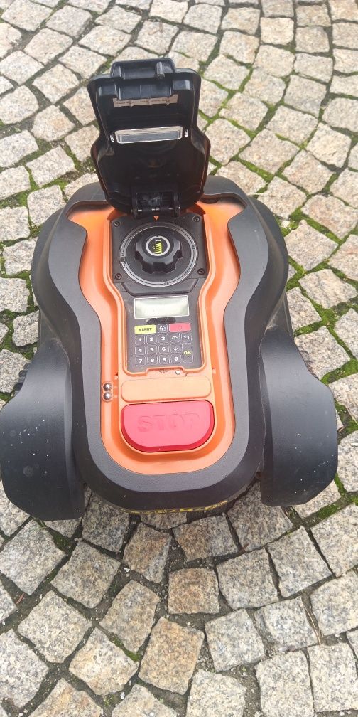 Robot koszący worx