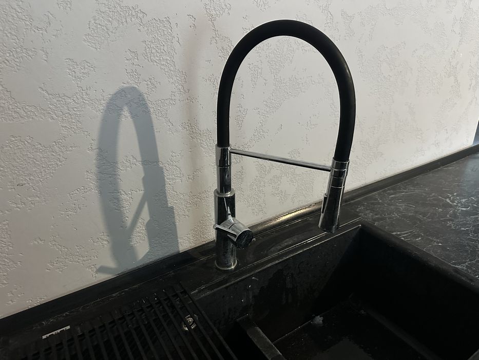 Кухня , мийка,кран. Довжина 2 м.