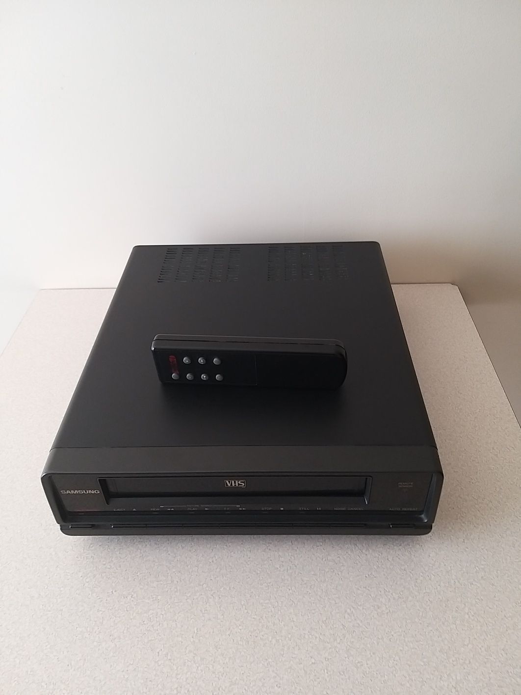 Wideo odtwarzacz VHS Samsung z orginalnym pilotem model : PX - 980R.