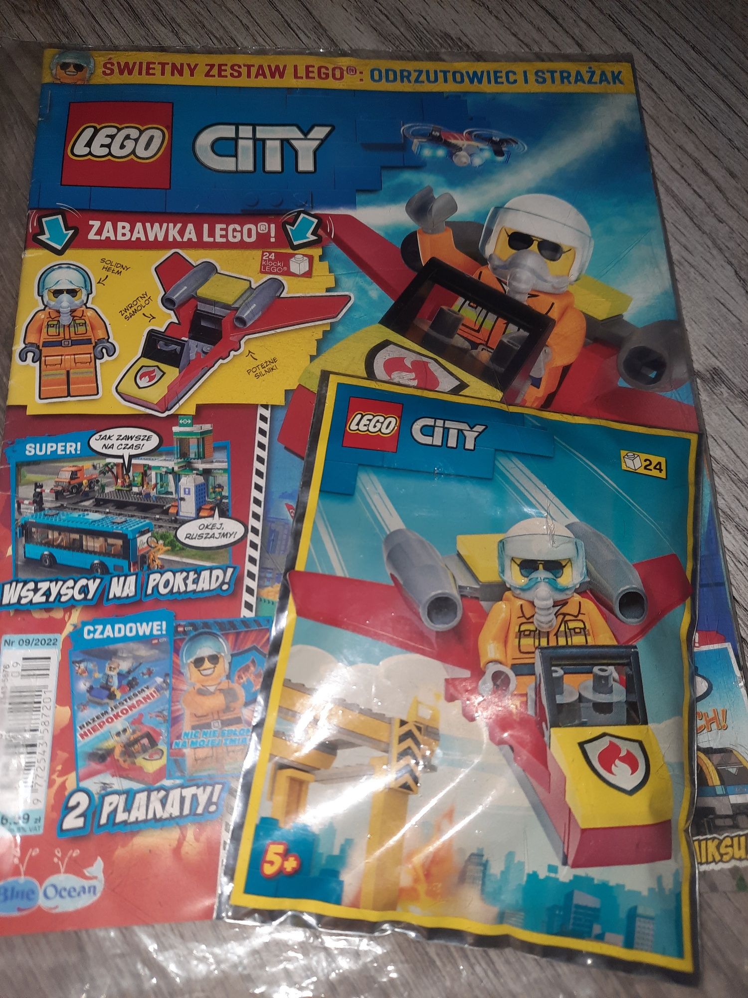 Lego City gazetka z saszetką Strażakiem i odrzutowiec