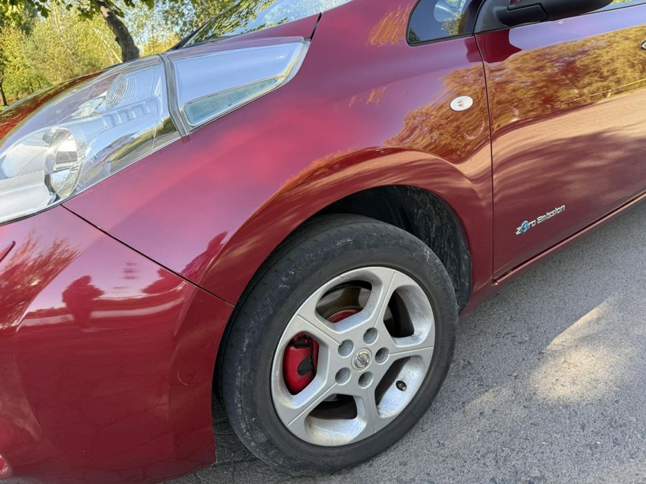 Nissan Leaf 2014р 11 палок СОХ 82 в рідній фарбі