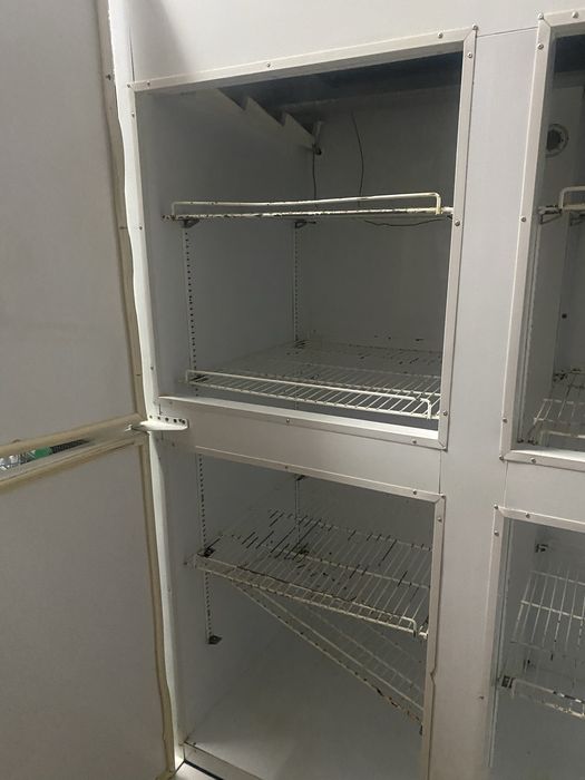 Холодильна шафа закритого типу
