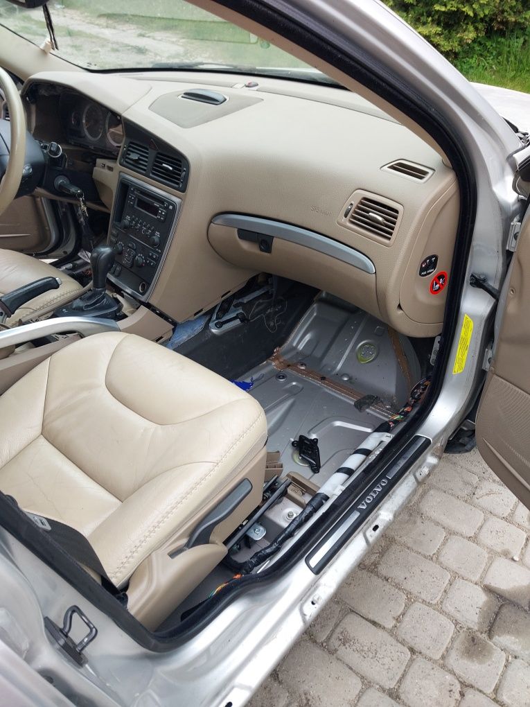 Komplet Foteli do V70 II  XC70 I lift 05-07 kolor beżowy