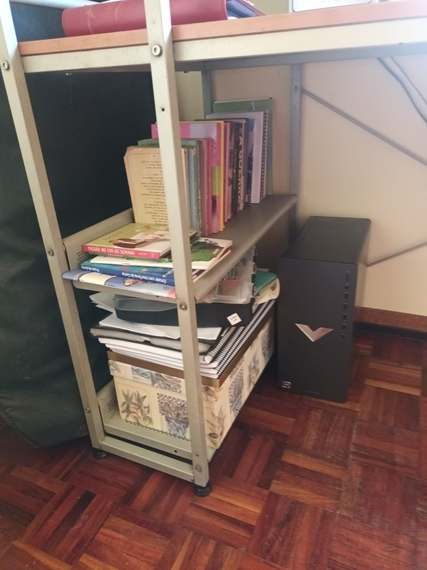 Secretária aria com estante