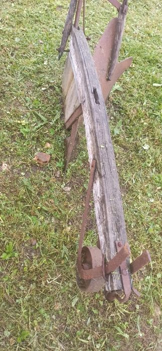 Vendo arado antigo