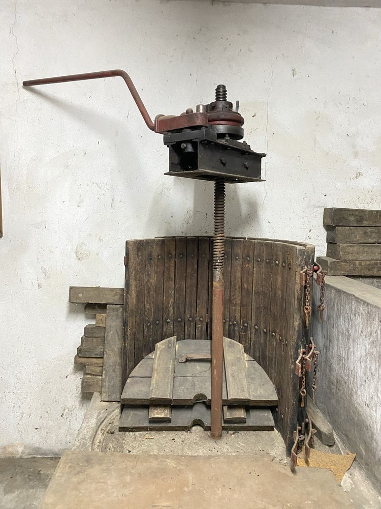 Prensa para fazer vinho completa