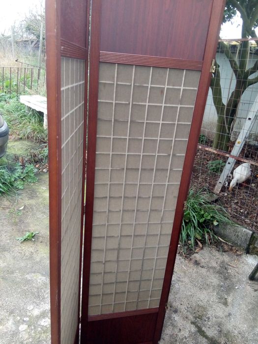Biombo de 3 folhas em madeira e (papel de arroz??)