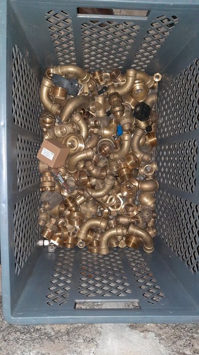 Tudo em latão. Material novo.