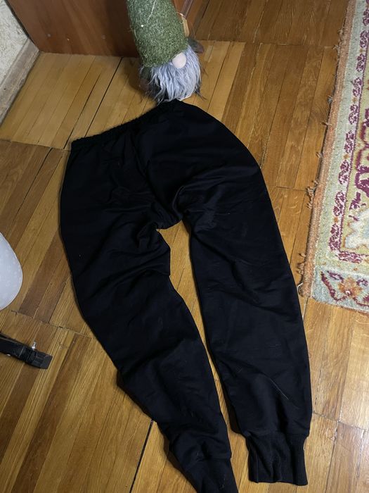 Чорні спортивки штани