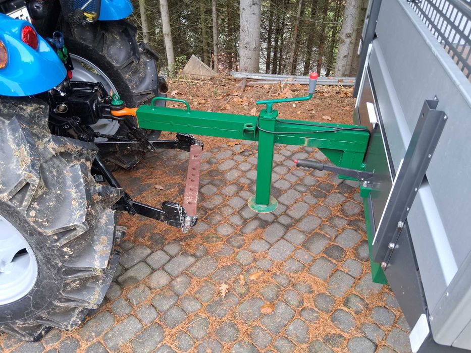 Przyczepa jednoosiowa z hamulcem