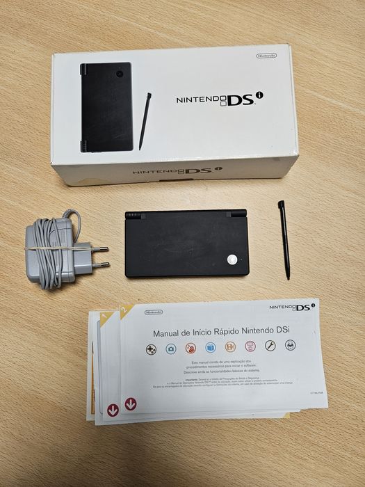 Nintendo DSi completa com caixa