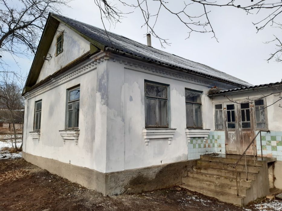 Будинок житловий+50сот.землі біля будинку