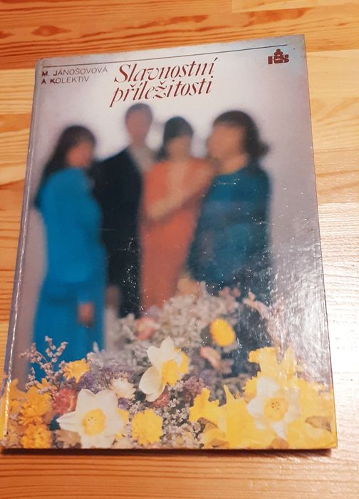 Книга, вишивка, макраме, дитячі поробки  і т.д.