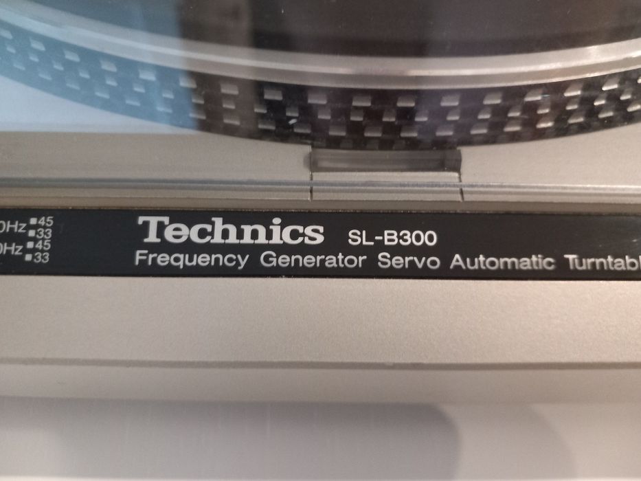 TECHNICS SL - B300  Gramofon full automat