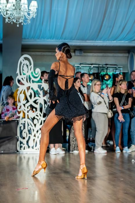 Сукня для латини