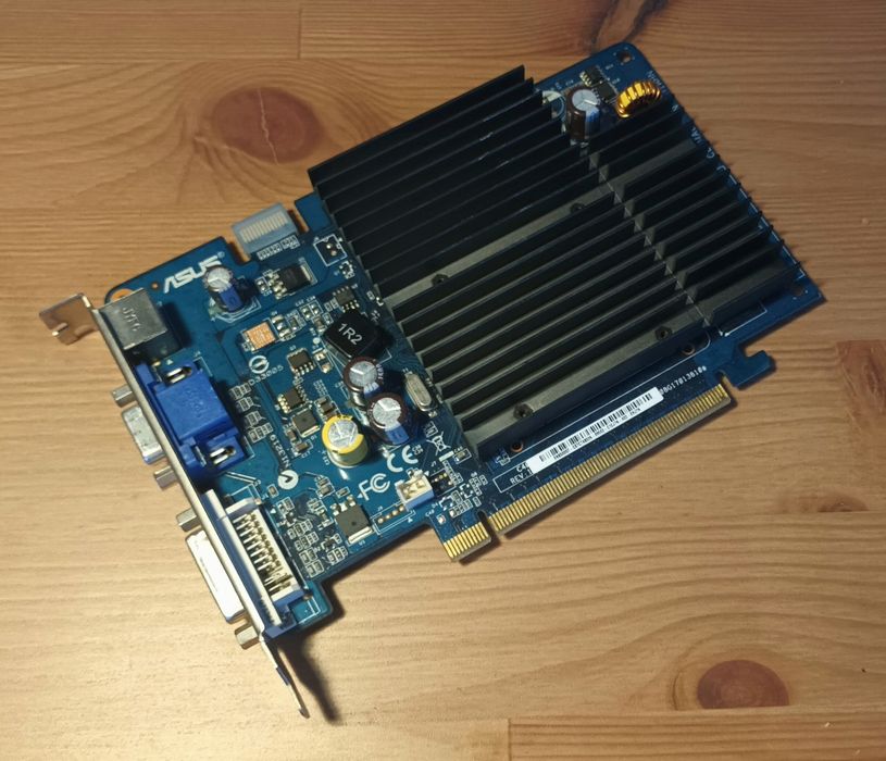 Placa gráfica Asus 8500GT com 512Mb